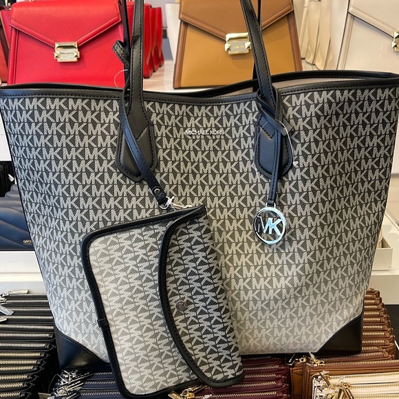 Michael Kors Eva Large Ombré Signature Logo Shoulder Tote Bag
Black 
NWT - Picture 8 of 16